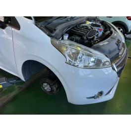 プジョー　208　車検ご入庫